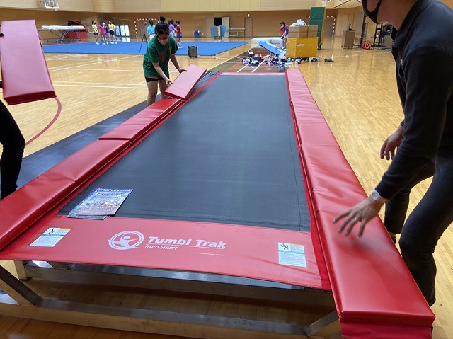 体操練習の必需品 タンブリングトランポリン